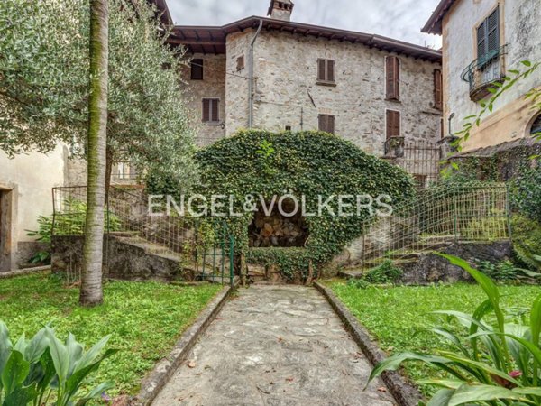 casa indipendente in vendita a Bellano