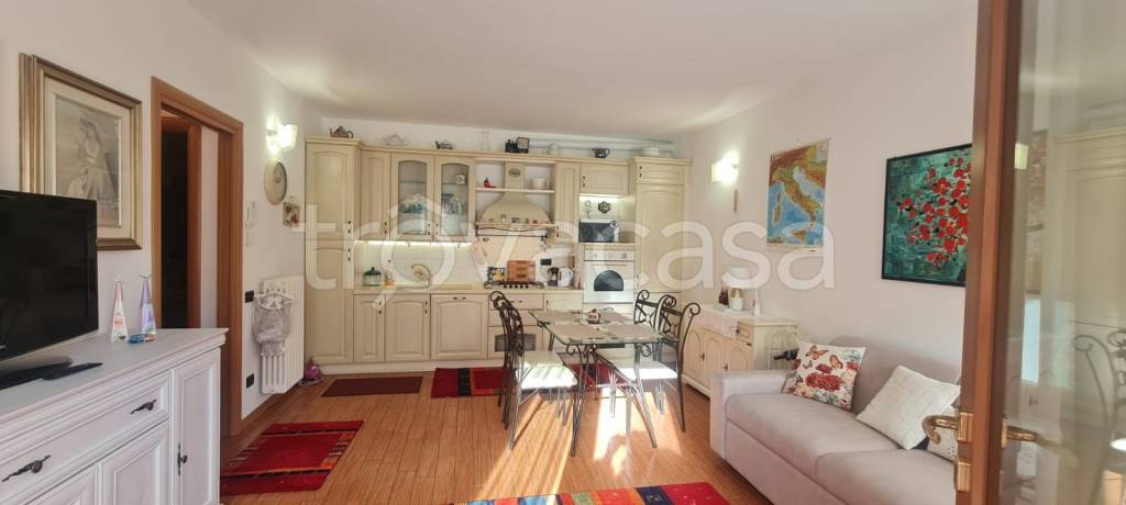 appartamento in vendita a Bellano in zona Bonzeno