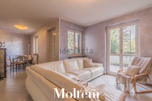 casa indipendente in vendita a Bellano in zona Bonzeno