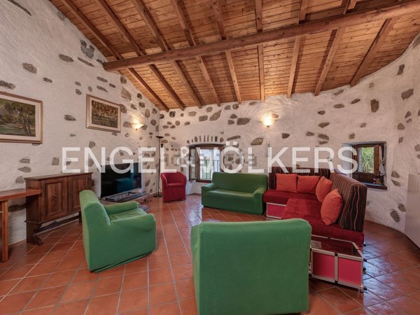 casa indipendente in vendita a Bellano in zona Bonzeno