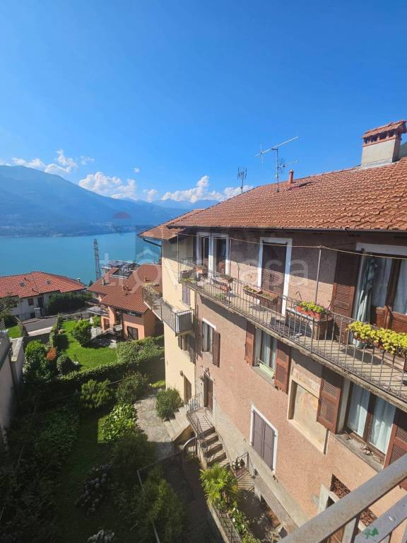 appartamento in vendita a Bellano in zona Lezzeno