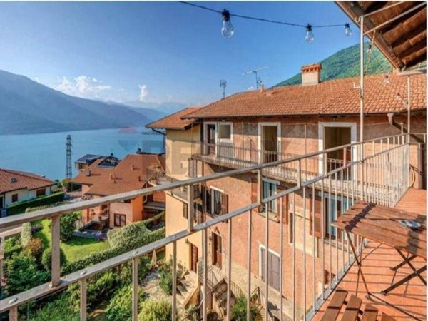 appartamento in vendita a Bellano in zona Lezzeno