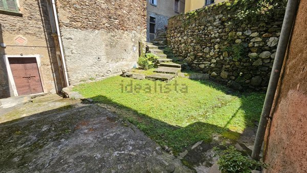 appartamento in vendita a Bellano in zona Lezzeno