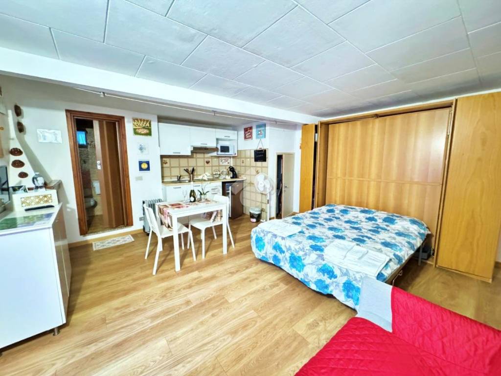 appartamento in vendita a Bellano in zona Lezzeno