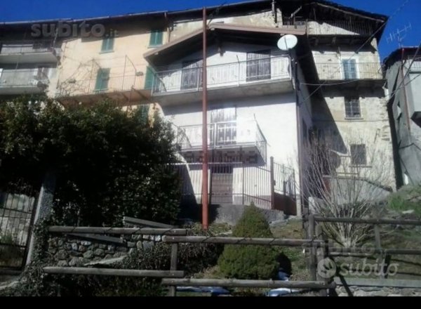 casa indipendente in vendita a Bellano in zona Mornico