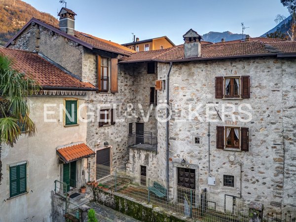 casa indipendente in vendita a Bellano in zona Bonzeno