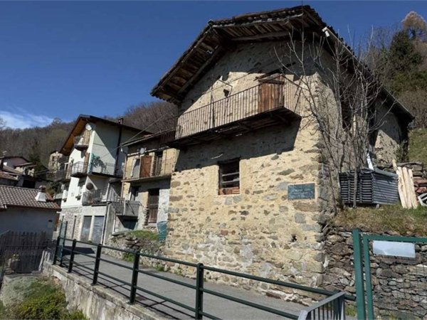 casa indipendente in vendita a Bellano in zona Mornico