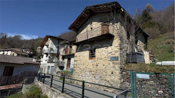 casa indipendente in vendita a Bellano in zona Mornico