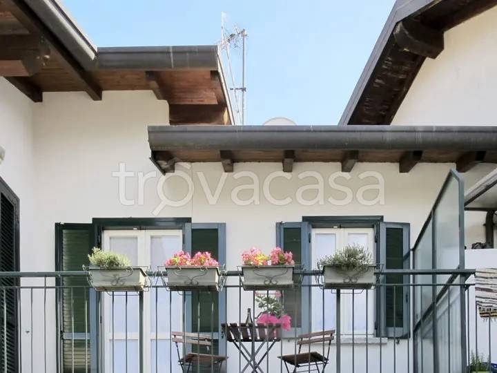 casa indipendente in vendita a Bellano in zona Bonzeno