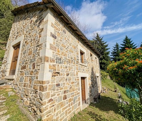appartamento in vendita a Bellano in zona Sanico