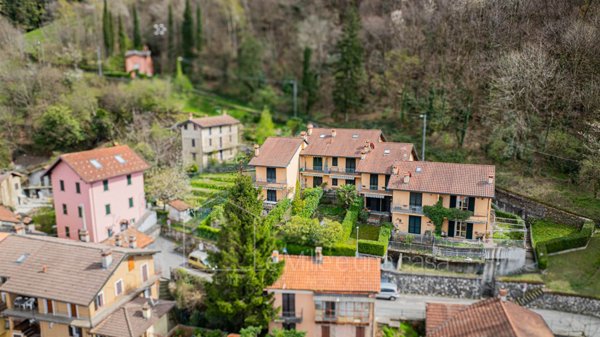appartamento in vendita a Bellano in zona Lezzeno