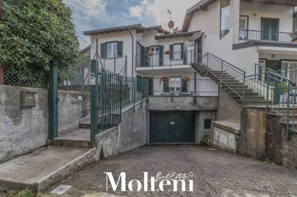 casa indipendente in vendita a Bellano in zona Bonzeno