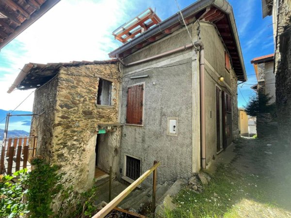 appartamento in vendita a Bellano in zona Noceno