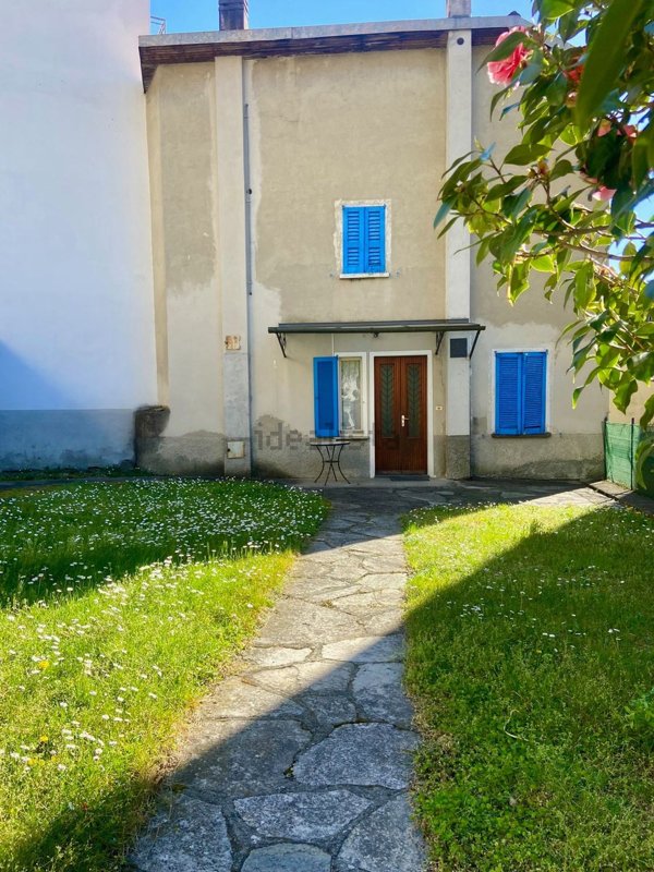 casa indipendente in vendita a Bellano in zona Ombriaco