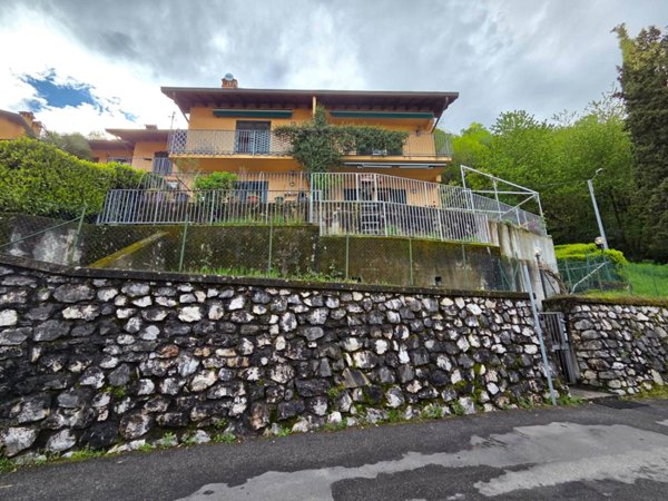 appartamento in vendita a Bellano in zona Lezzeno