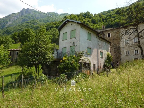 casa indipendente in vendita a Bellano in zona Pennaso