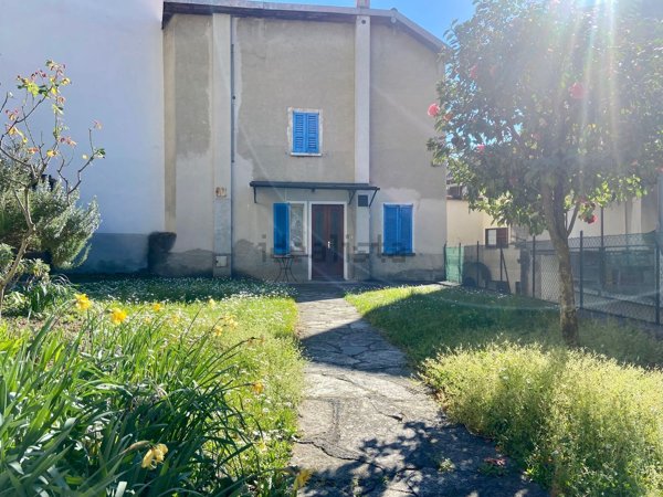 casa indipendente in vendita a Bellano in zona Ombriaco