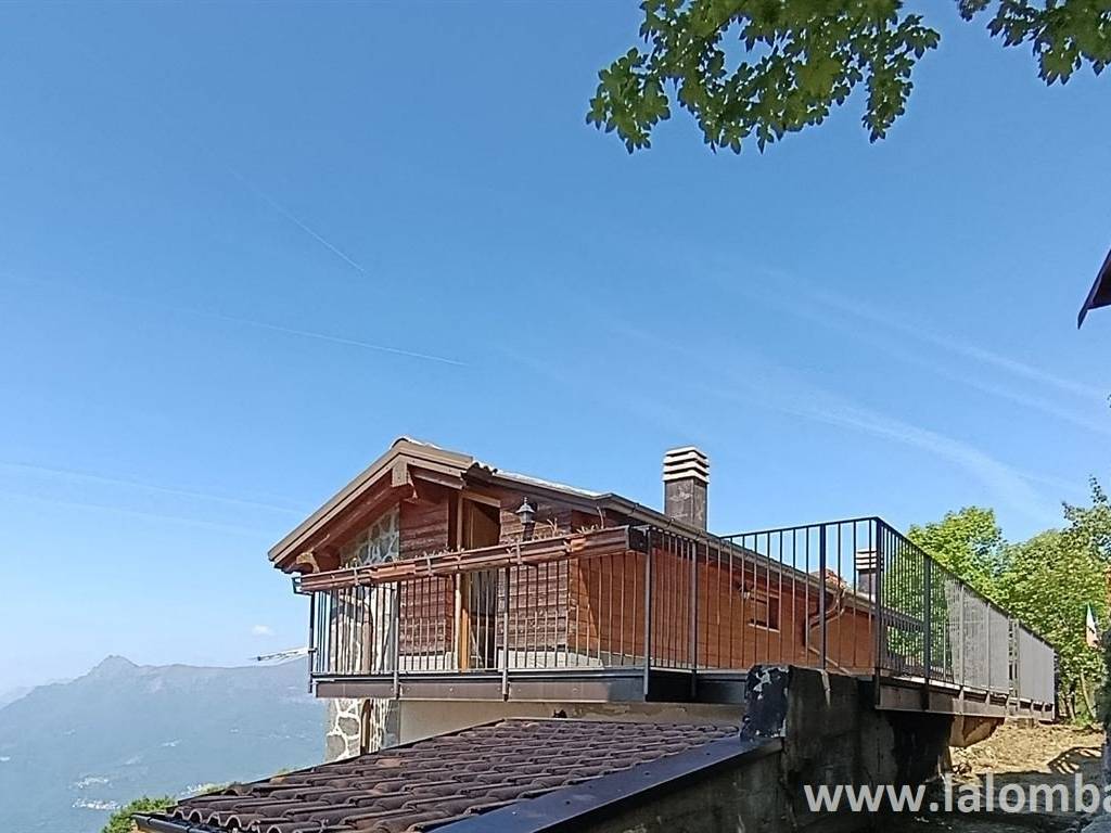 casa indipendente in vendita a Bellano in zona Camaggiore
