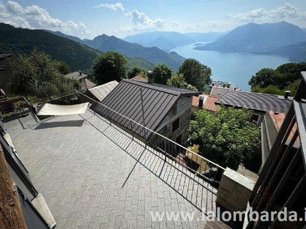 casa indipendente in vendita a Bellano in zona Camaggiore