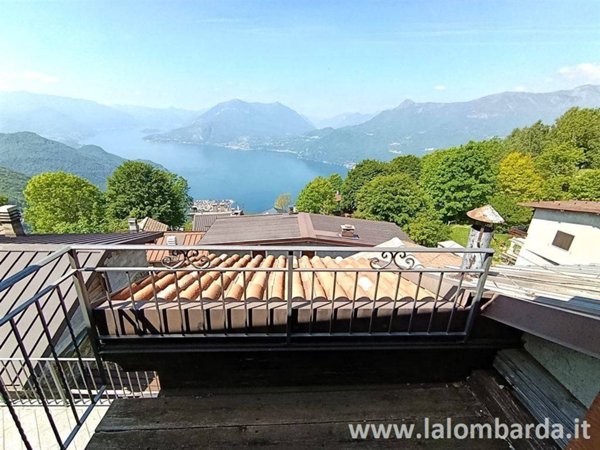 casa indipendente in vendita a Bellano in zona Camaggiore