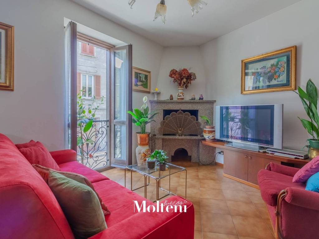 casa indipendente in vendita a Bellano in zona Ombriaco