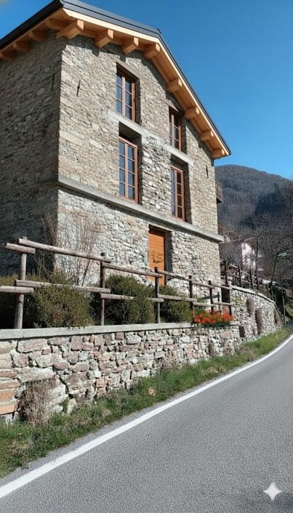 appartamento in vendita a Bellano in zona Mornico