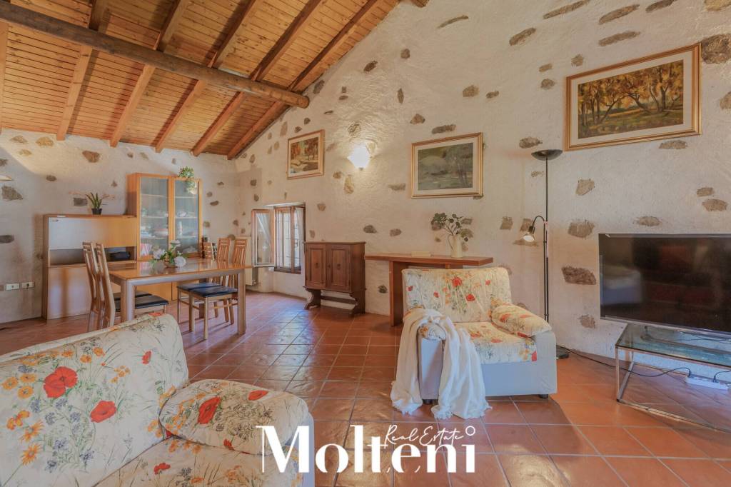 casa indipendente in vendita a Bellano in zona Bonzeno