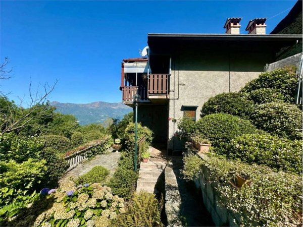 casa indipendente in vendita a Bellano in zona Noceno