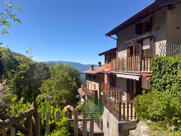 casa indipendente in vendita a Bellano in zona Noceno