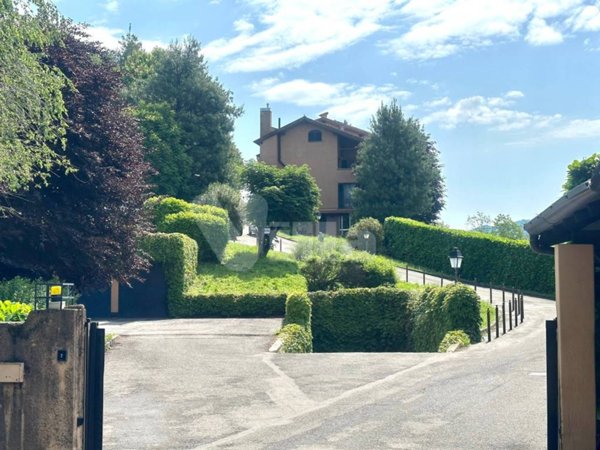 appartamento in vendita a Bosisio Parini