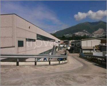 locale commerciale in vendita a Bosisio Parini