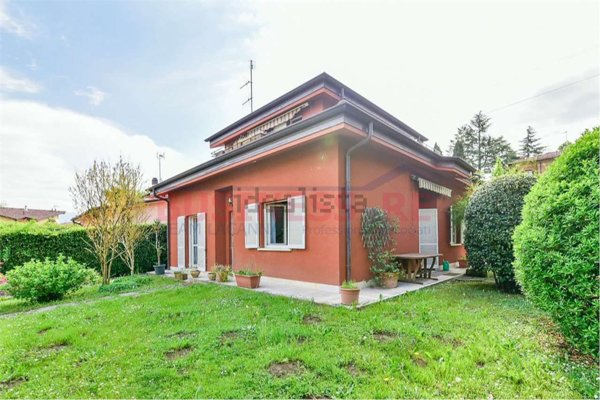 casa indipendente in vendita a Bosisio Parini
