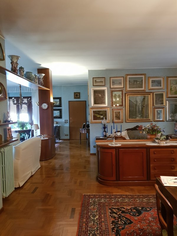 appartamento in vendita a Bosisio Parini