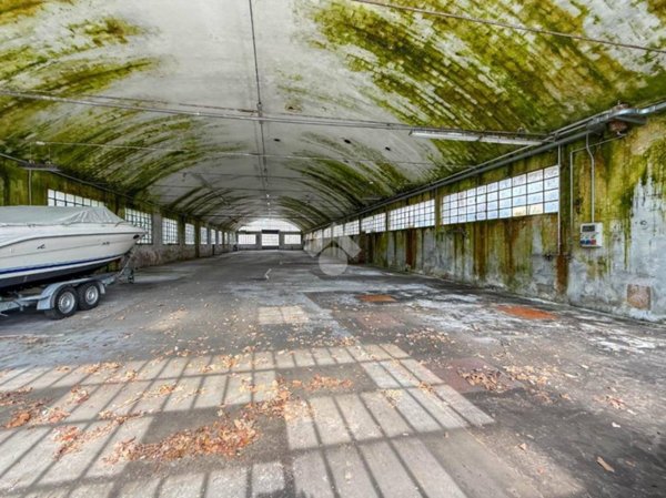 capannone in vendita a Bosisio Parini