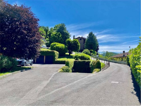 appartamento in vendita a Bosisio Parini