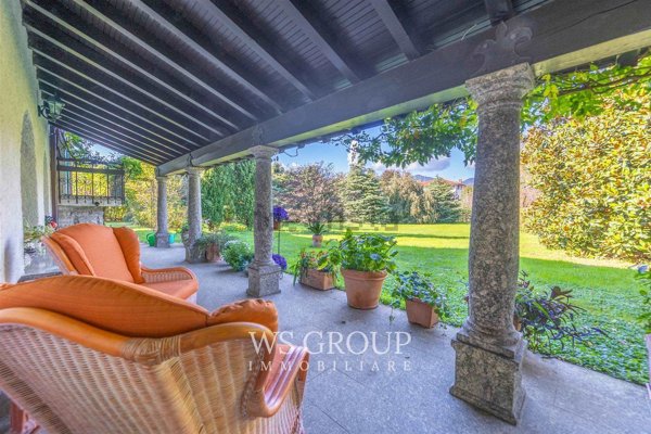 esavano in vendita a Bosisio Parini