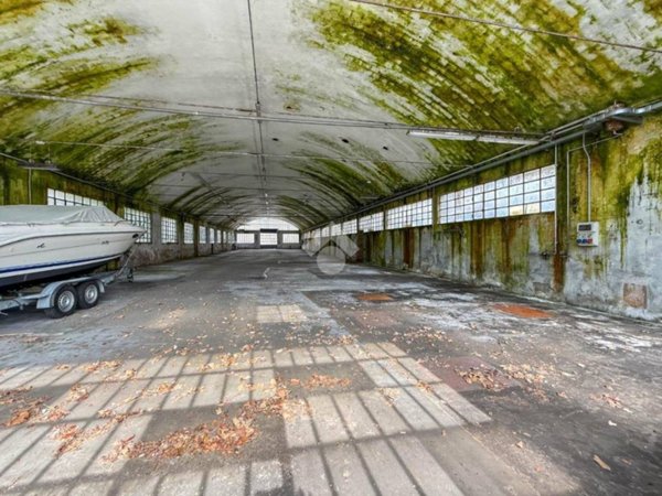 capannone in vendita a Bosisio Parini