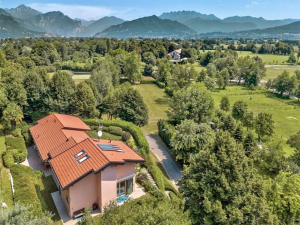 casa indipendente in vendita a Bosisio Parini