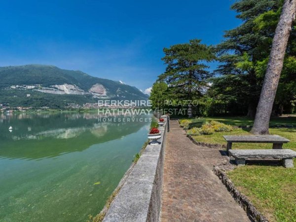 casa indipendente in vendita a Bosisio Parini