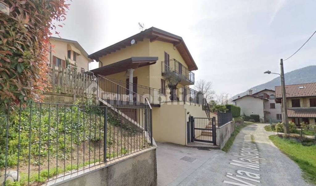 casa indipendente in vendita a Brivio