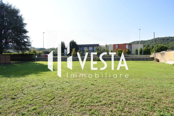 capannone in vendita a Brivio