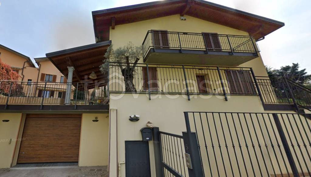 casa indipendente in vendita a Brivio