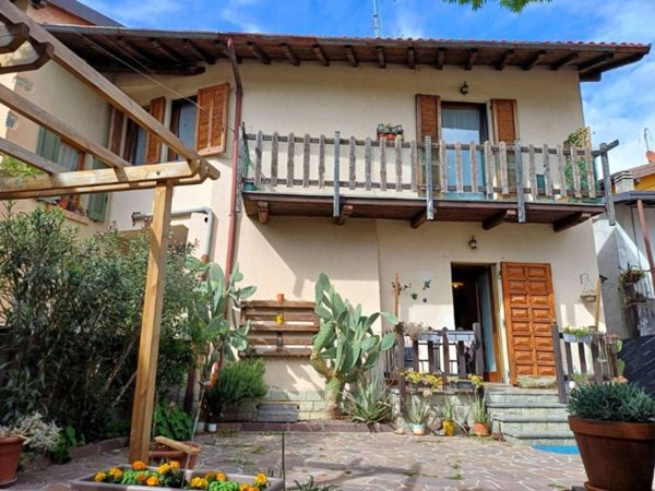 appartamento in vendita a Brivio in zona Foppaluera