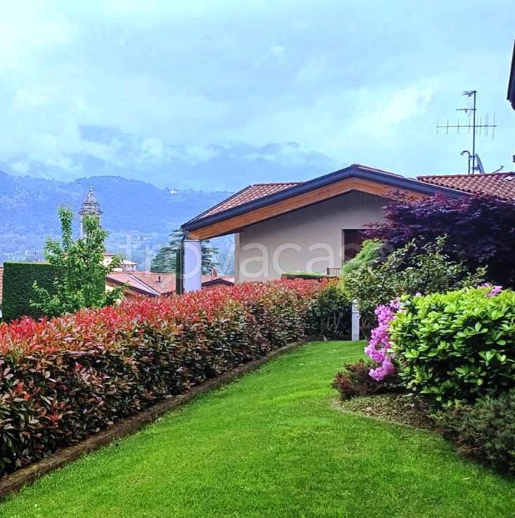 casa indipendente in vendita a Brivio