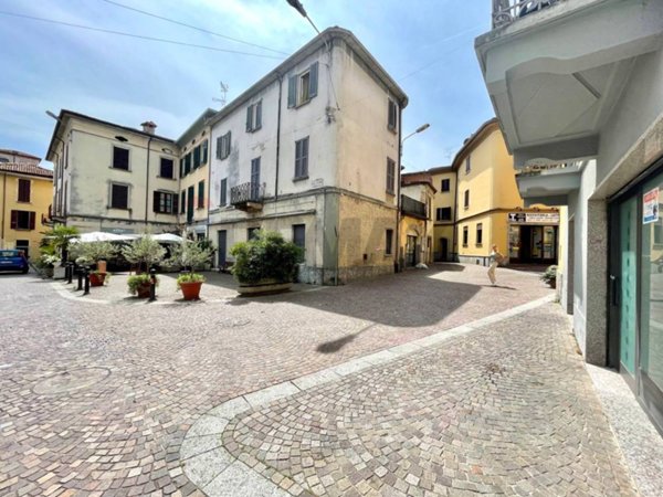 negozio in vendita a Brivio in zona Foppaluera