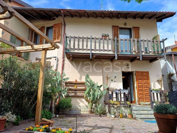 appartamento in vendita a Brivio in zona Foppaluera