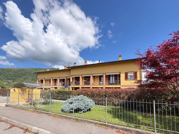 appartamento in vendita a Brivio in zona Foppaluera