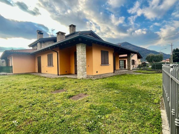 casa indipendente in vendita a Brivio