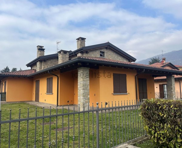 casa indipendente in vendita a Brivio