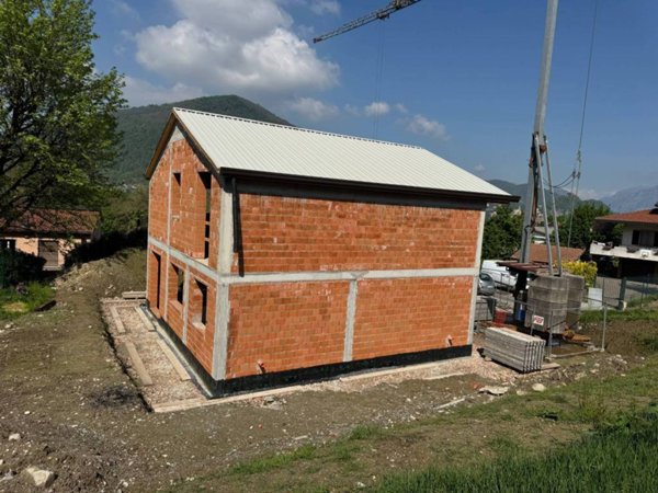 casa indipendente in vendita a Brivio in zona Foppaluera